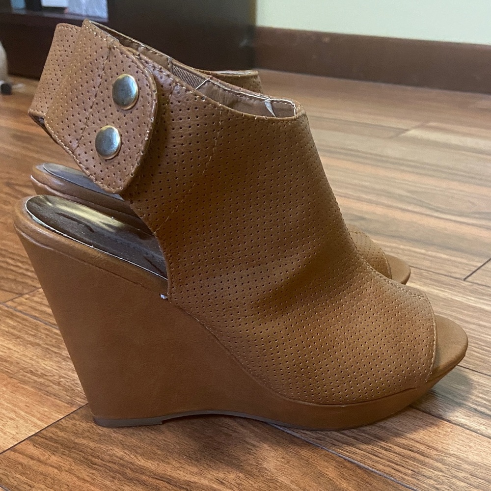 Steve Madden Tan Perforated Peep-Toe Wedge Sandals